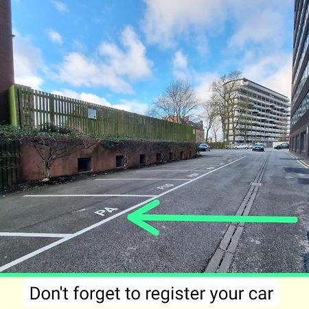 Free Parking. Old Trafford Home Manchester Esterno foto