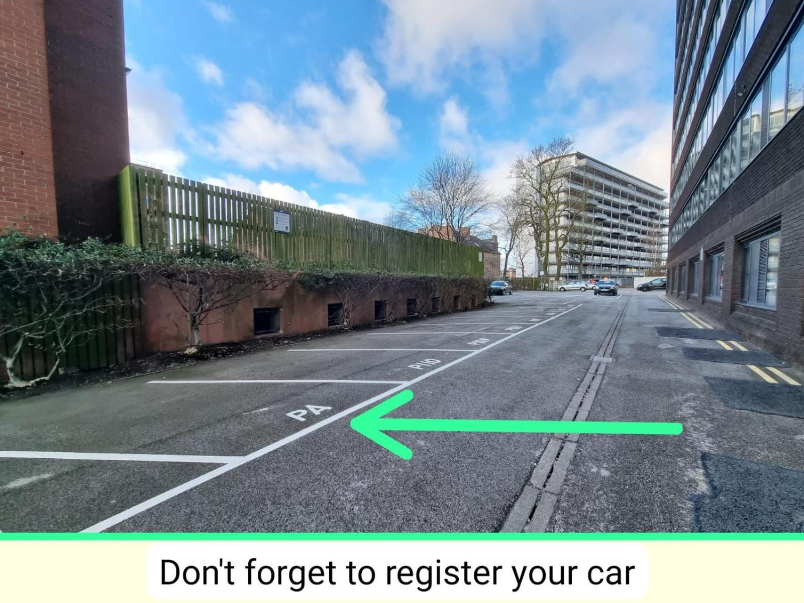 Free Parking. Old Trafford Home Manchester Esterno foto